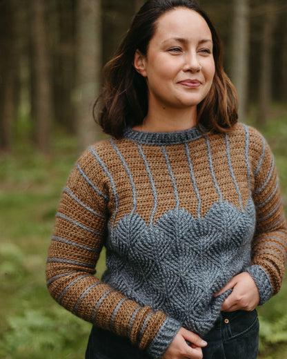 Sivu is a two-colour sweater featuring an organic leaf motif on the lower torso made with front and back post stitches.