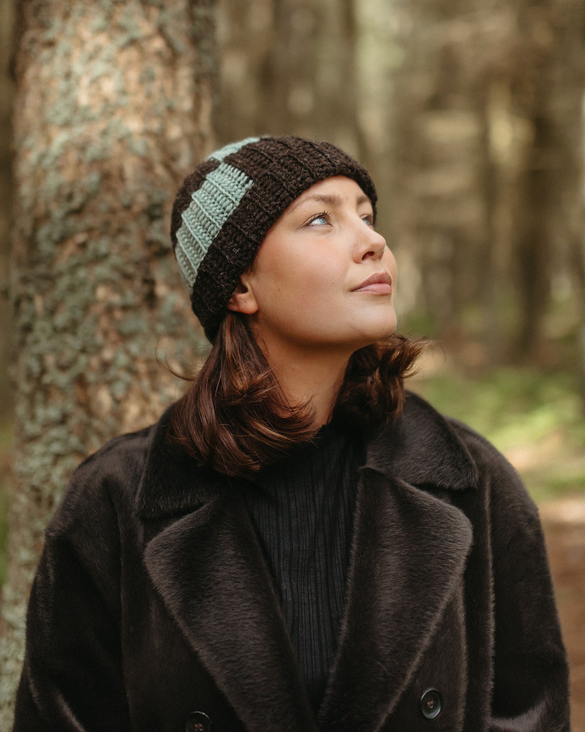 Warder is a simple ribbed hat with a large checkerboard pattern.